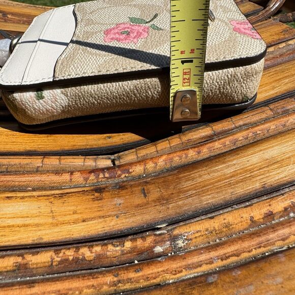 NWT coach Zip Card Case In Signature Floral Canvas With Heart Print CR971 - Picture 9 of 9